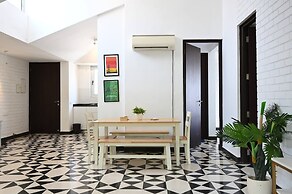 The Coastal Nest - 2BHK by Da Alohas