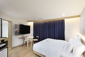 HotelHound Jeonju Junghwasan