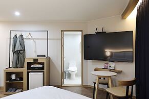 HotelHound Jeonju Junghwasan