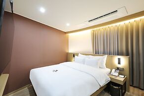 HotelHound Jeonju Junghwasan