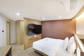 HotelHound Jeonju Junghwasan