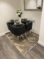 Remarkable 3-bed Apartment in London