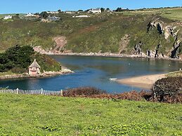 Thurlestone, 1 Island View