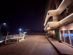 Ikonic Hotel - Bhushi Dam Lonavala