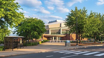 avid Hotel Bellefonte by IHG