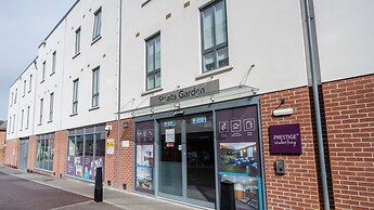 Students Only Straits Egham - 40 mins to Waterloo - Direct Bus to Heat