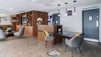 Students Only Straits Egham - 40 mins to Waterloo - Direct Bus to Heat
