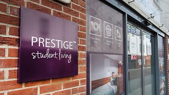Students Only Straits Egham - 40 mins to Waterloo - Direct Bus to Heat