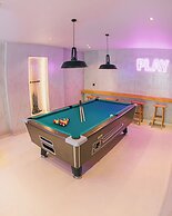 Artemis Hotel