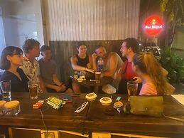 Dom Hostel and Bar