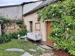 AU PIED DU LAVOIR