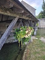 AU PIED DU LAVOIR