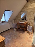 AU PIED DU LAVOIR