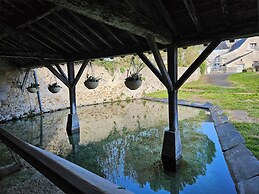 AU PIED DU LAVOIR