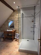 AU PIED DU LAVOIR