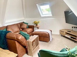 Central Tenby Flat - Dog Friendly, Sleeps 8