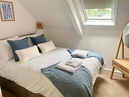 Central Tenby Flat - Dog Friendly, Sleeps 8