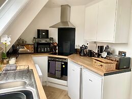 Central Tenby Flat - Dog Friendly, Sleeps 8
