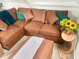 Central Tenby Flat - Dog Friendly, Sleeps 8