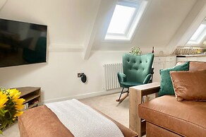 Central Tenby Flat - Dog Friendly, Sleeps 8