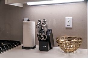 Central Location Master Bedroom w Shared Bathroom