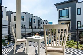 Central Location Master Bedroom w Shared Bathroom