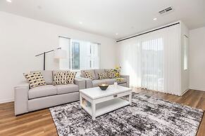 Central Location Master Bedroom w Shared Bathroom