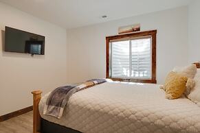 Hot Tub, Pool Table & Fireplace: 5 Mi to Breck!