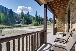 Hot Tub, Pool Table & Fireplace: 5 Mi to Breck!