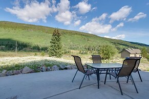 Hot Tub, Pool Table & Fireplace: 5 Mi to Breck!