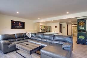 Hot Tub, Pool Table & Fireplace: 5 Mi to Breck!