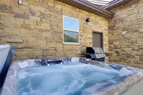 Hot Tub, Pool Table & Fireplace: 5 Mi to Breck!