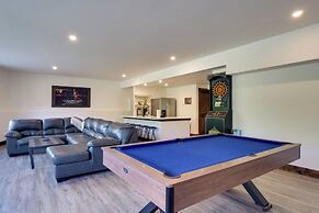 Hot Tub, Pool Table & Fireplace: 5 Mi to Breck!