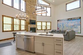 Hot Tub, Pool Table & Fireplace: 5 Mi to Breck!