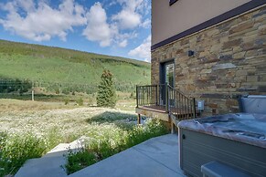 Hot Tub, Pool Table & Fireplace: 5 Mi to Breck!