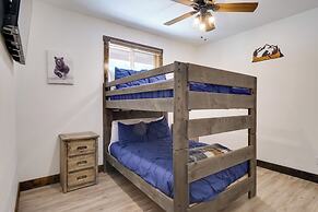 Hot Tub, Pool Table & Fireplace: 5 Mi to Breck!