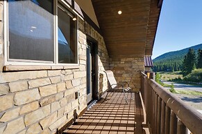 Luxe Ski Escape! Breck Home w/ Hot Tub & Game Room