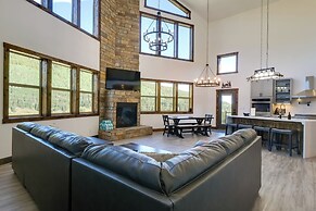 Luxe Ski Escape! Breck Home w/ Hot Tub & Game Room