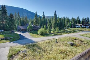 Luxe Ski Escape! Breck Home w/ Hot Tub & Game Room