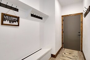 Luxe Ski Escape! Breck Home w/ Hot Tub & Game Room