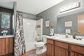 The Treehouse Lakes & Trails Cabin 3 Bedroom Cabin