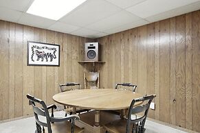 The Treehouse Lakes & Trails Cabin 3 Bedroom Cabin