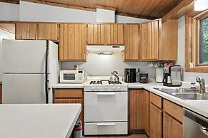 The Treehouse Lakes & Trails Cabin 3 Bedroom Cabin