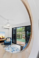 Rainforest Reef Retreat - Esplanade Ground-floor Apartment