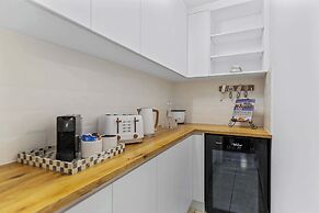 Rainforest Reef Retreat - Esplanade Ground-floor Apartment