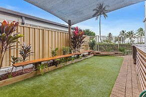 Rainforest Reef Retreat - Esplanade Ground-floor Apartment