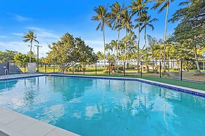 Rainforest Reef Retreat - Esplanade Ground-floor Apartment