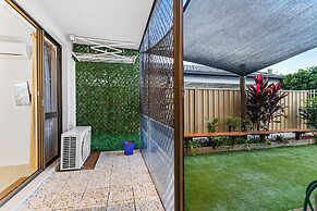 Rainforest Reef Retreat - Esplanade Ground-floor Apartment