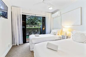 Rainforest Reef Retreat - Esplanade Ground-floor Apartment