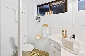 Rainforest Reef Retreat - Esplanade Ground-floor Apartment